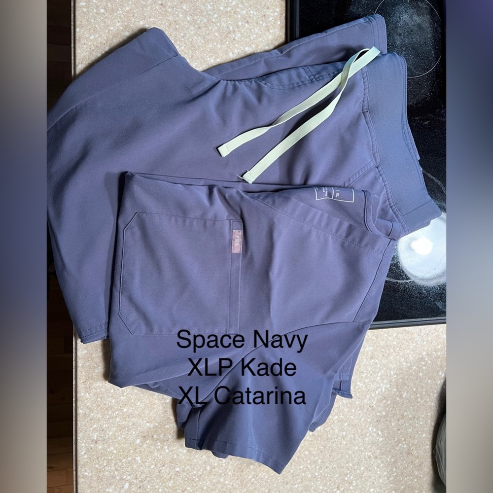 Figs scrubs XL Space navy
